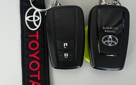 Toyota C-HR I рестайлинг, 2016 год, 1 890 000 рублей, 1 фотография