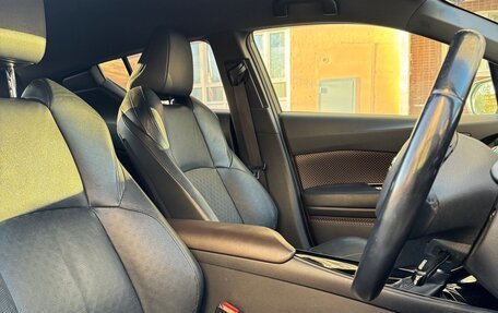 Toyota C-HR I рестайлинг, 2016 год, 1 890 000 рублей, 5 фотография