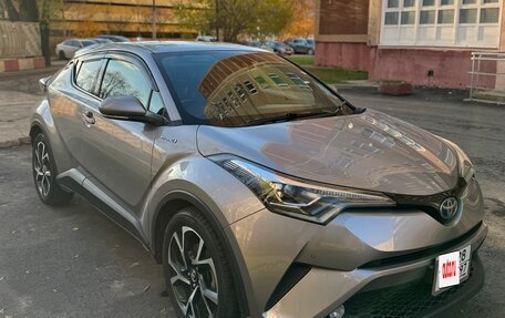 Toyota C-HR I рестайлинг, 2016 год, 1 890 000 рублей, 8 фотография