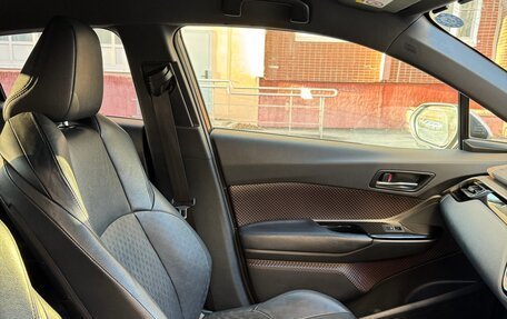 Toyota C-HR I рестайлинг, 2016 год, 1 890 000 рублей, 9 фотография