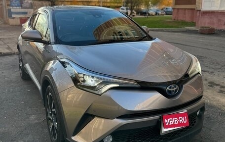Toyota C-HR I рестайлинг, 2016 год, 1 890 000 рублей, 10 фотография