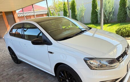 Volkswagen Polo VI (EU Market), 2018 год, 1 350 000 рублей, 2 фотография