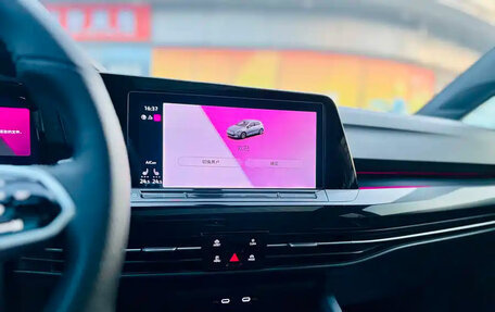 Volkswagen Golf VIII, 2022 год, 2 150 000 рублей, 10 фотография