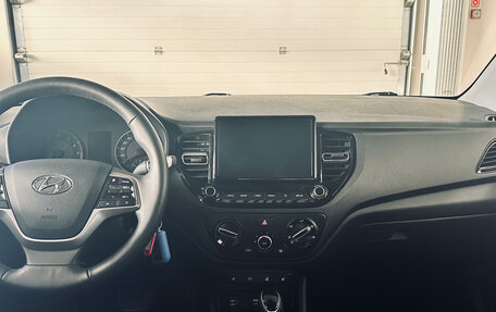 Hyundai Solaris II рестайлинг, 2022 год, 1 999 000 рублей, 7 фотография