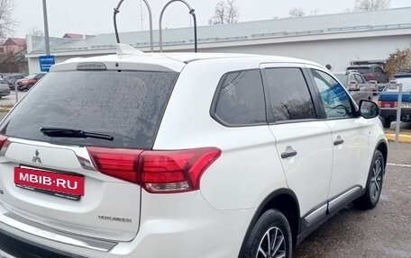 Mitsubishi Outlander III рестайлинг 3, 2018 год, 1 700 000 рублей, 3 фотография