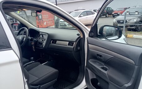 Mitsubishi Outlander III рестайлинг 3, 2018 год, 1 700 000 рублей, 9 фотография