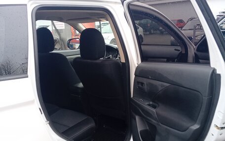 Mitsubishi Outlander III рестайлинг 3, 2018 год, 1 700 000 рублей, 10 фотография