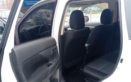 Mitsubishi Outlander III рестайлинг 3, 2018 год, 1 700 000 рублей, 8 фотография