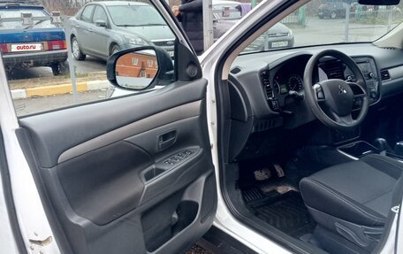 Mitsubishi Outlander III рестайлинг 3, 2018 год, 1 700 000 рублей, 7 фотография