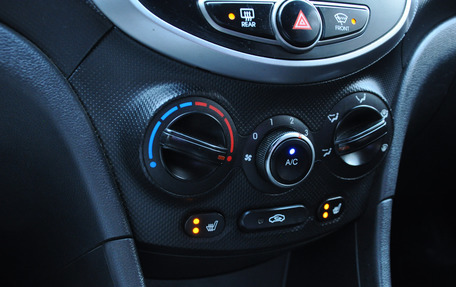 Hyundai Solaris II рестайлинг, 2016 год, 1 075 000 рублей, 18 фотография