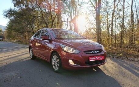 Hyundai Solaris II рестайлинг, 2011 год, 770 000 рублей, 1 фотография