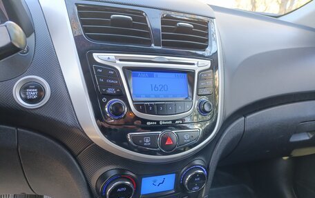 Hyundai Solaris II рестайлинг, 2011 год, 770 000 рублей, 17 фотография