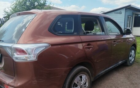 Mitsubishi Outlander III рестайлинг 3, 2012 год, 999 999 рублей, 2 фотография