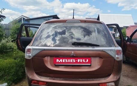 Mitsubishi Outlander III рестайлинг 3, 2012 год, 999 999 рублей, 3 фотография