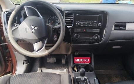 Mitsubishi Outlander III рестайлинг 3, 2012 год, 999 999 рублей, 6 фотография