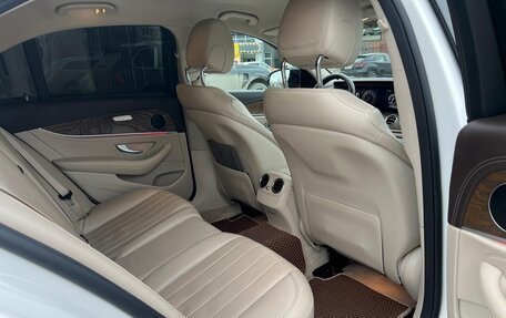 Mercedes-Benz E-Класс, 2018 год, 4 500 000 рублей, 15 фотография