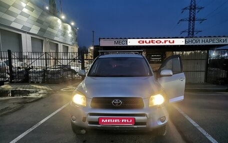 Toyota RAV4, 2005 год, 1 100 000 рублей, 2 фотография