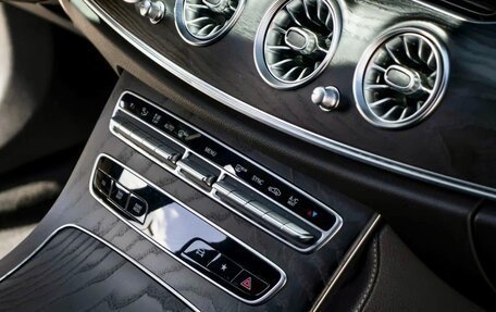 Mercedes-Benz E-Класс, 2021 год, 4 000 000 рублей, 3 фотография