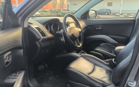 Mitsubishi Outlander III рестайлинг 3, 2011 год, 1 500 000 рублей, 12 фотография