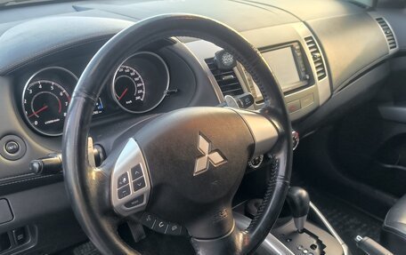 Mitsubishi Outlander III рестайлинг 3, 2011 год, 1 500 000 рублей, 14 фотография
