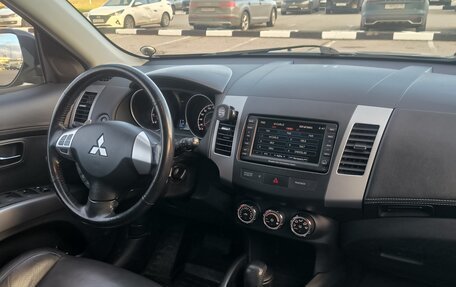 Mitsubishi Outlander III рестайлинг 3, 2011 год, 1 500 000 рублей, 15 фотография