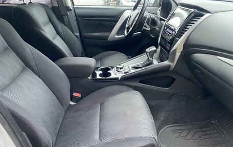 Mitsubishi Pajero Sport III рестайлинг, 2018 год, 2 849 000 рублей, 9 фотография