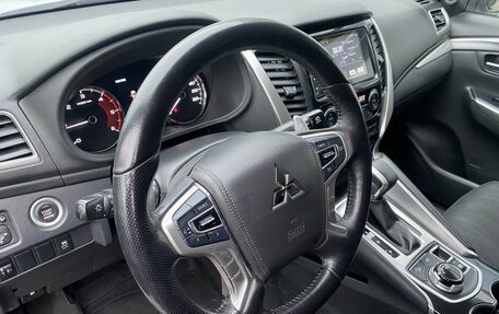 Mitsubishi Pajero Sport III рестайлинг, 2018 год, 2 849 000 рублей, 13 фотография