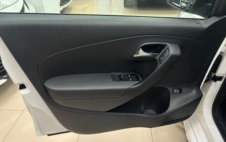 Volkswagen Polo VI (EU Market), 2010 год, 750 000 рублей, 18 фотография