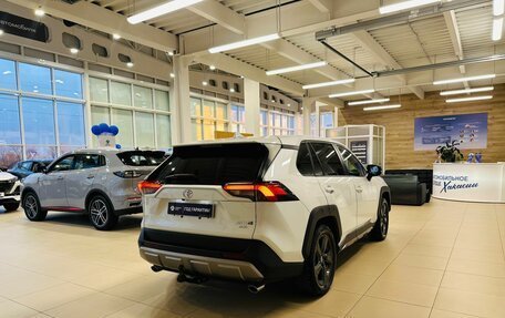 Toyota RAV4, 2022 год, 3 749 900 рублей, 6 фотография