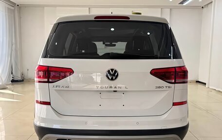 Volkswagen Touran III, 2022 год, 2 199 000 рублей, 6 фотография