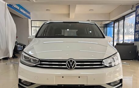 Volkswagen Touran III, 2022 год, 2 199 000 рублей, 2 фотография