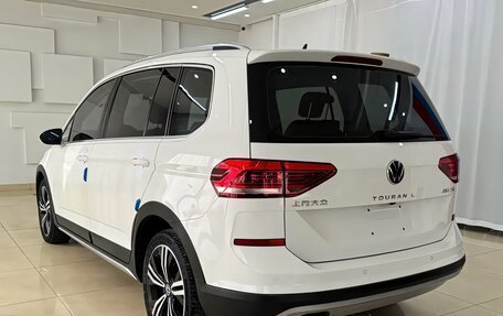 Volkswagen Touran III, 2022 год, 2 199 000 рублей, 5 фотография