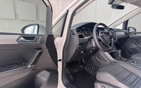 Volkswagen Touran III, 2022 год, 2 199 000 рублей, 7 фотография