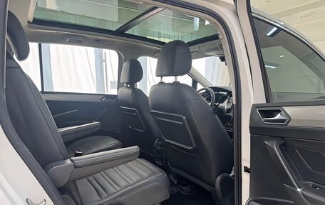 Volkswagen Touran III, 2022 год, 2 199 000 рублей, 19 фотография