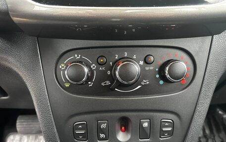 Renault Logan II, 2017 год, 750 000 рублей, 15 фотография