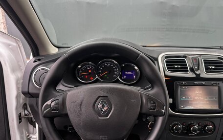 Renault Logan II, 2017 год, 750 000 рублей, 10 фотография