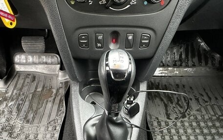 Renault Logan II, 2017 год, 750 000 рублей, 14 фотография