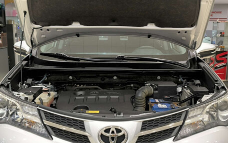 Toyota RAV4, 2015 год, 1 920 000 рублей, 13 фотография