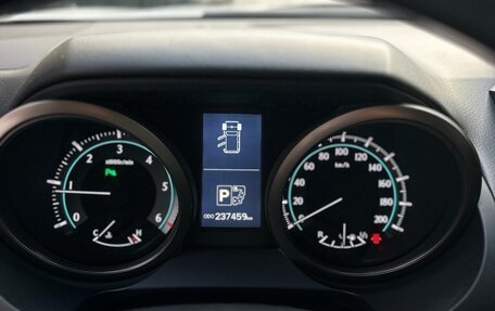 Toyota Land Cruiser Prado 150 рестайлинг 2, 2011 год, 3 000 000 рублей, 13 фотография