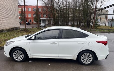Hyundai Solaris II рестайлинг, 2017 год, 1 300 000 рублей, 1 фотография