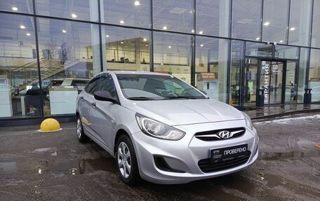 Hyundai Solaris II рестайлинг, 2012 год, 800 000 рублей, 3 фотография