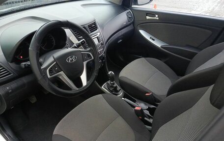 Hyundai Solaris II рестайлинг, 2012 год, 800 000 рублей, 20 фотография