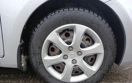 Hyundai Solaris II рестайлинг, 2012 год, 800 000 рублей, 22 фотография