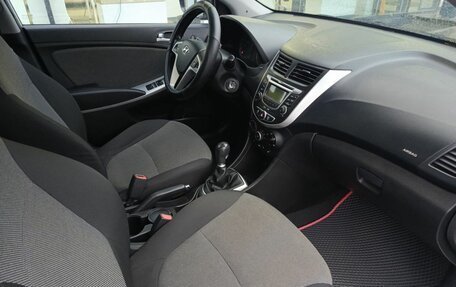 Hyundai Solaris II рестайлинг, 2012 год, 800 000 рублей, 13 фотография