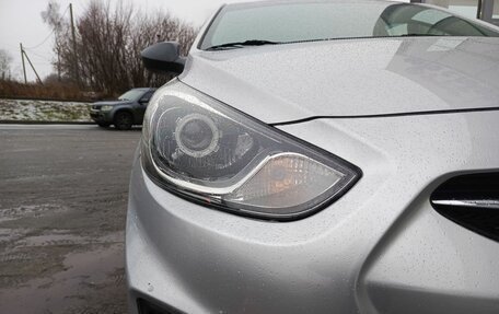 Hyundai Solaris II рестайлинг, 2012 год, 800 000 рублей, 21 фотография