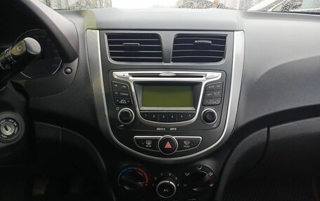 Hyundai Solaris II рестайлинг, 2012 год, 800 000 рублей, 18 фотография