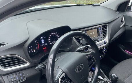 Hyundai Solaris II рестайлинг, 2017 год, 1 300 000 рублей, 6 фотография