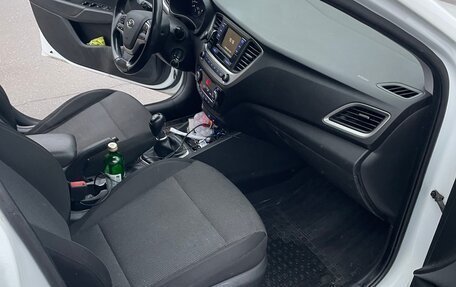 Hyundai Solaris II рестайлинг, 2017 год, 1 300 000 рублей, 10 фотография