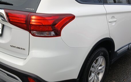 Mitsubishi Outlander III рестайлинг 3, 2019 год, 2 100 000 рублей, 13 фотография