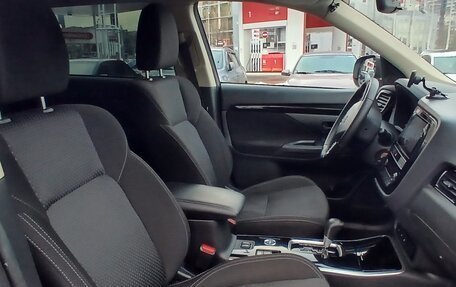 Mitsubishi Outlander III рестайлинг 3, 2019 год, 2 100 000 рублей, 21 фотография